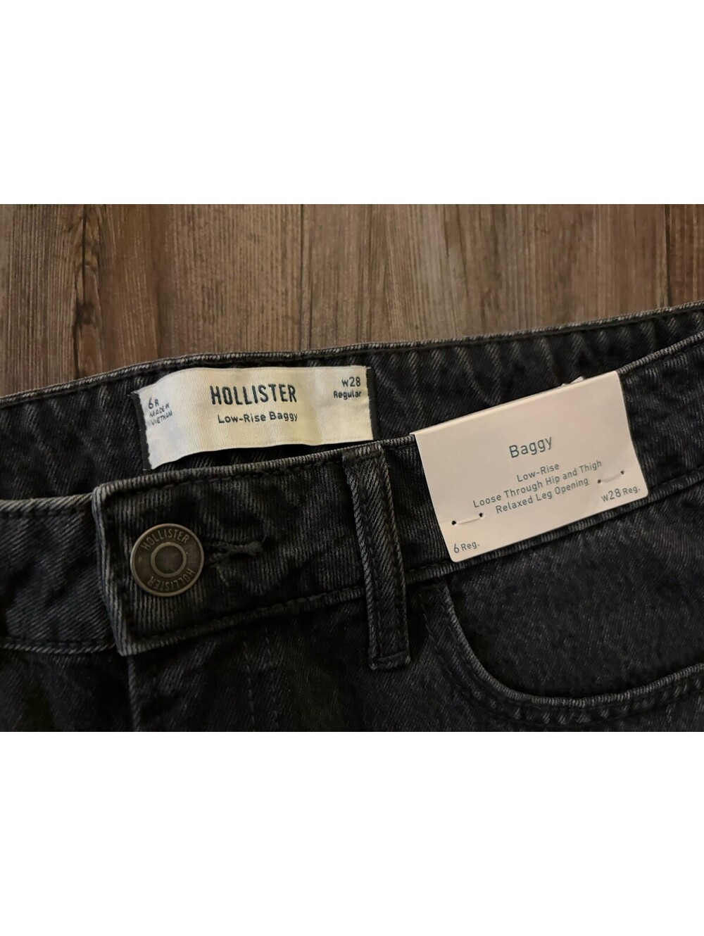 NWT Hollister Women's Black Low Rise Baggy Jeans Sz 28 - Picture 2 of 7